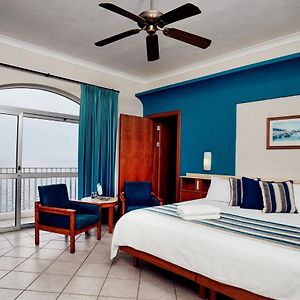 Two Connecting Family Rooms